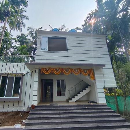 Villa Atharva Thāl Buitenkant foto